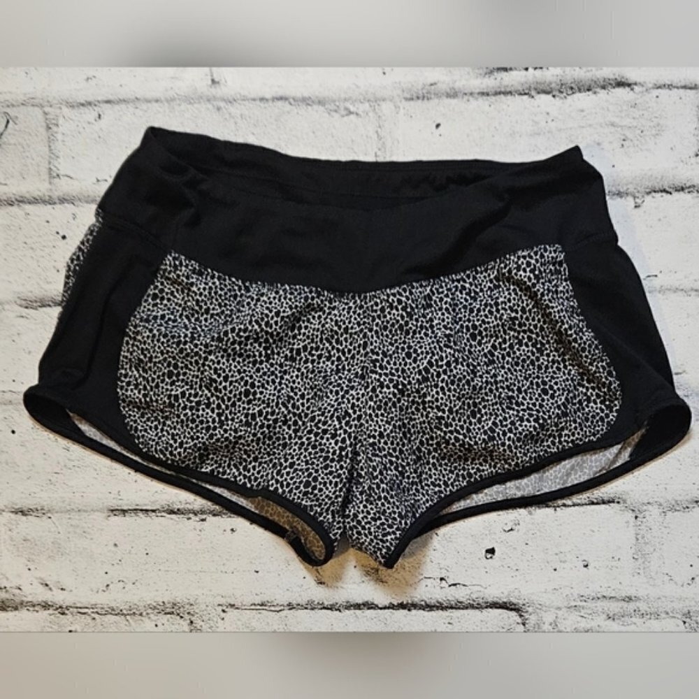 Nike Dri FIT Tempo Running Shorts Animal Print Black Gray Small